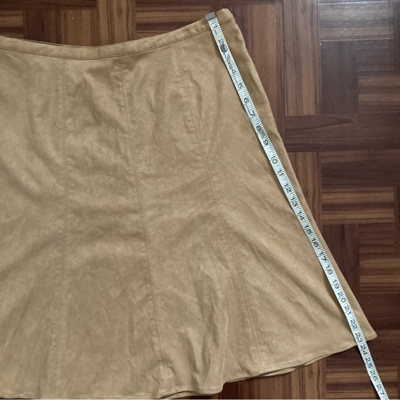 Liz Claiborne Microsuede A-Line Skirt Women’s Size 10 Tan - Picture 7 of 7